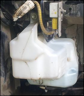 Уровень омывайки на 4D 2012 своими силами-bachek-omyvatelya-.jpg